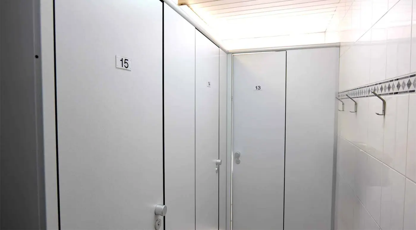 Sanitairgebouw Boven – interieur