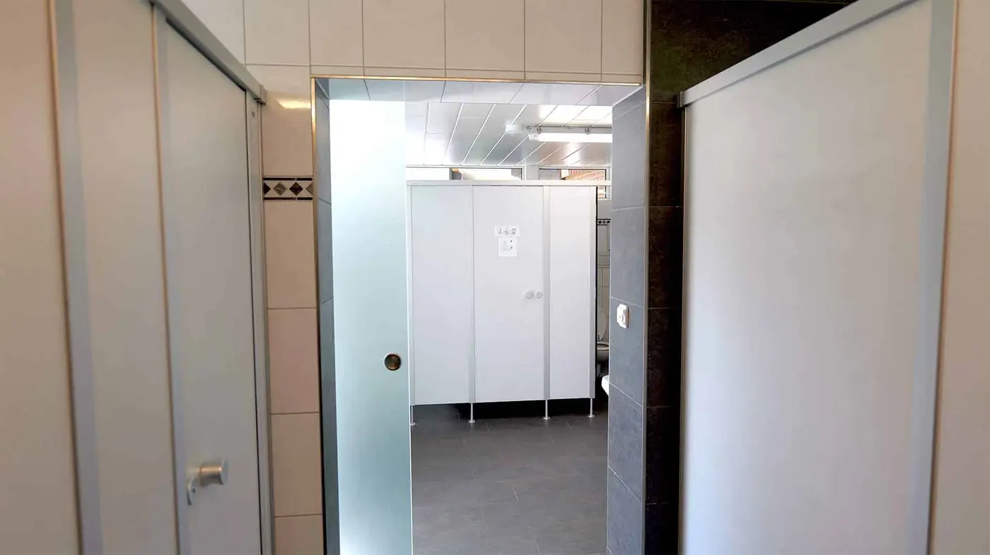 Sanitairgebouw Beneden – interieur