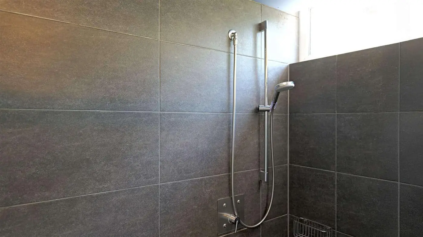 Sanitairgebouw Beneden – interieur