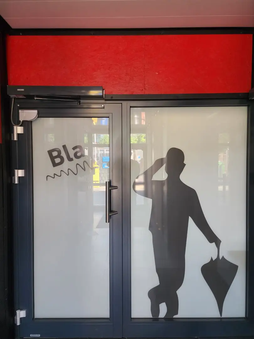 Entrée du bâtiment sanitaire supérieur